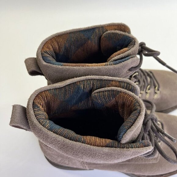 Born Codi Suede Hiking Boots Size 6M Taupe Waterproof Lug Sole Urban Rugged - Picture 10 of 15